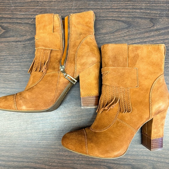 NWOB BCBG Suede boots size 9 1/2 - Picture 4 of 6